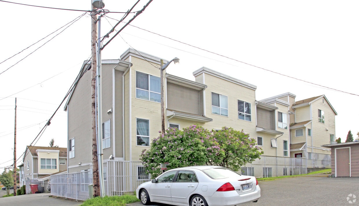 Building Photo - Housing Hope Oakes Commons