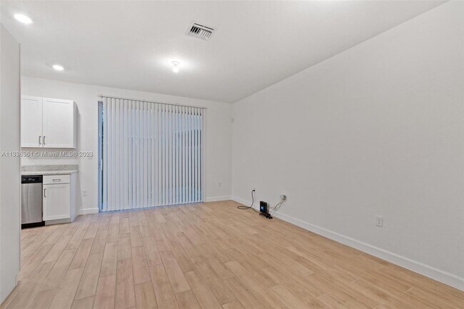 Foto del edificio - 2474 SE 10th St