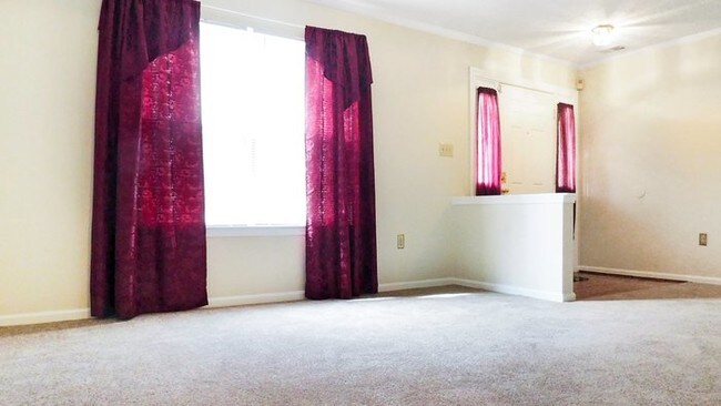 Building Photo - 3292 Huntington Cir