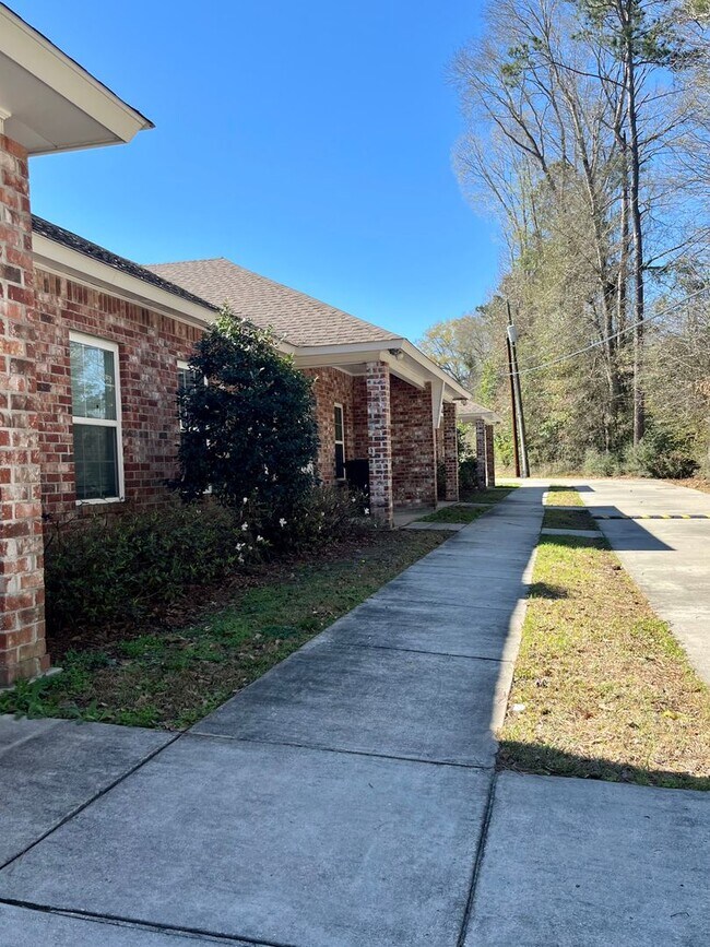 Foto del edificio - 18645 Greenwell Springs Rd