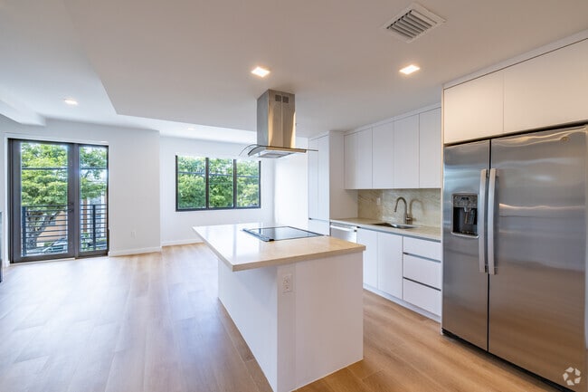 Unit 403 - 4BD, 4BA - 1,734SF - Kitchen - 1376 SW 4th St