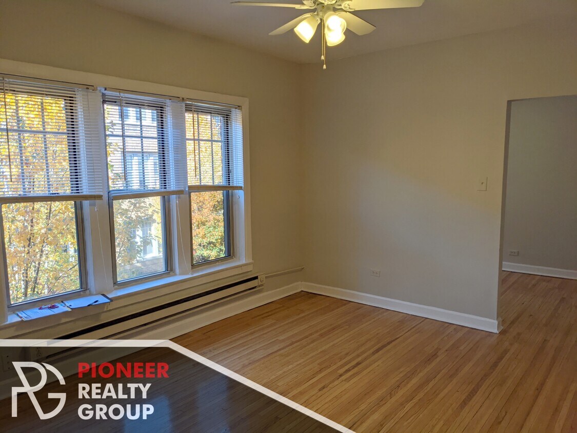 Foto principal - 633 W Barry Ave