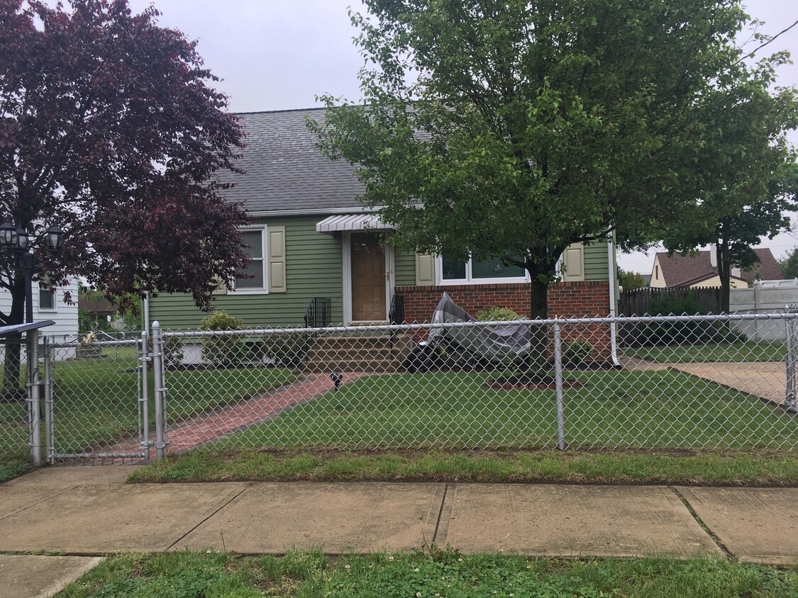 10 Parker Ave, Burlington, NJ 08016 House Rental in Burlington, NJ