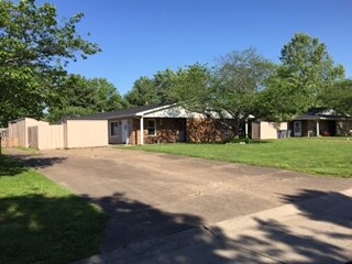 Building Photo - 4100 Kings Run