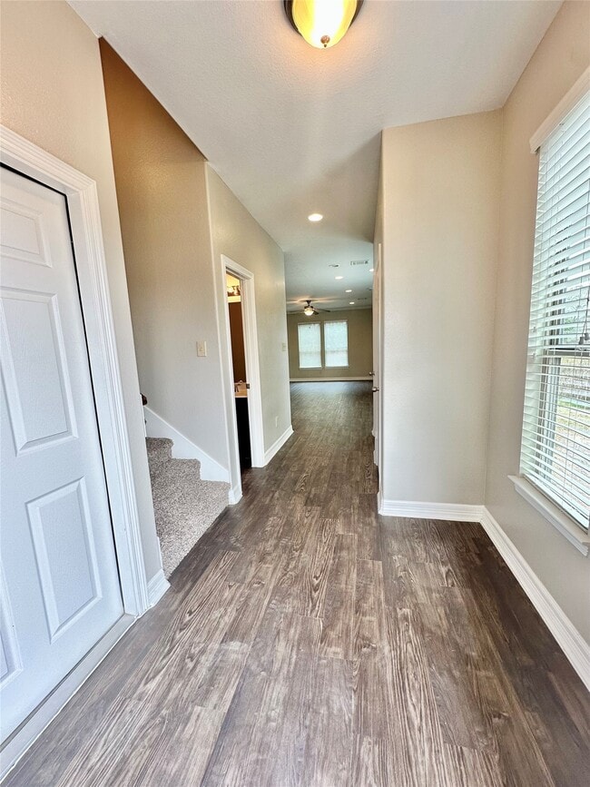 Building Photo - 32 Woodland Hills Dr