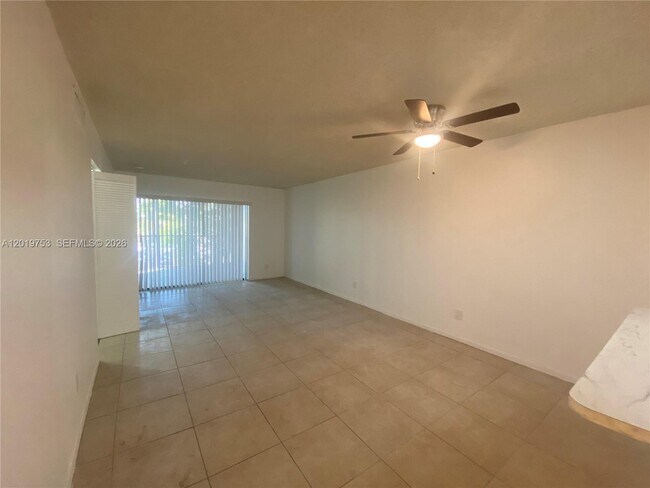 Foto del edificio - 3410 Foxcroft Rd