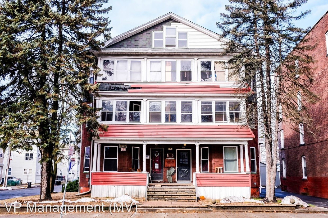 878880 Chicopee St, Chicopee, MA 01013 Room for Rent in Chicopee, MA