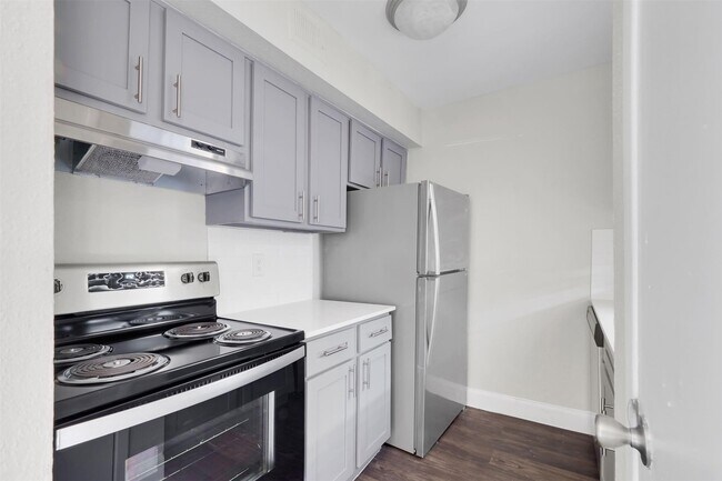 Foto del edificio - Make a Cool Move This Summer – Up to 2 Months Rent-Free!