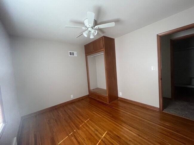 Building Photo - 601 Cochran St