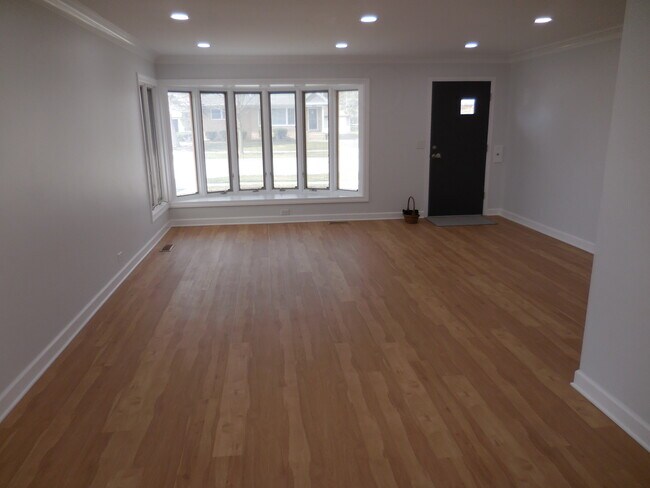 Building Photo - 1031 N Wilshire Ln