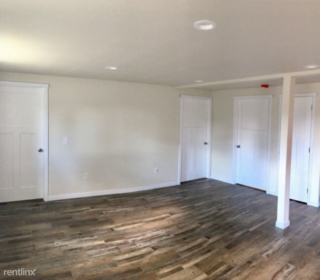 Building Photo - 2 br, 1 bath Apartment - 116 Tilson St E