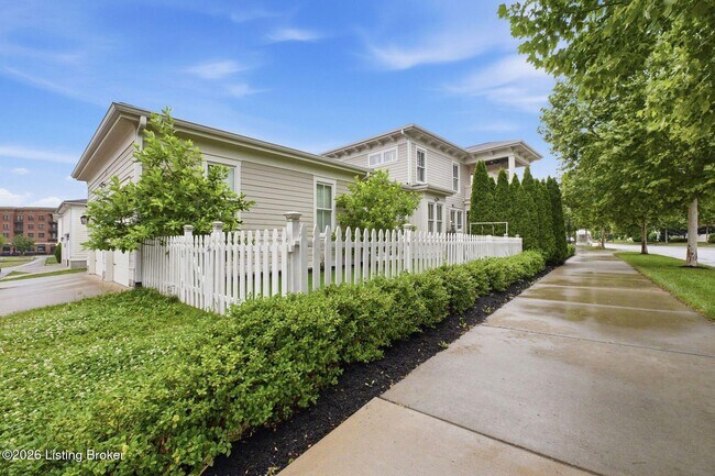 Building Photo - 6300 Mistflower Cir