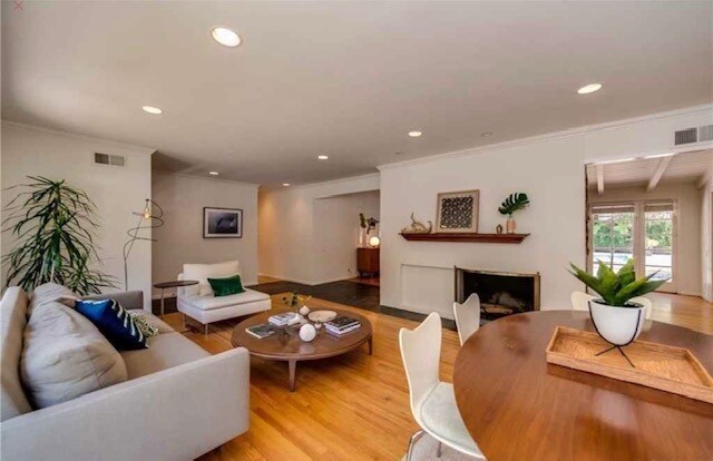 Foto del edificio - 3352 Longridge Ave