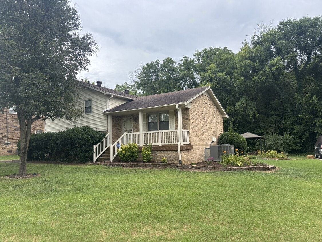 Primary Photo - 3929 Creekway Ct