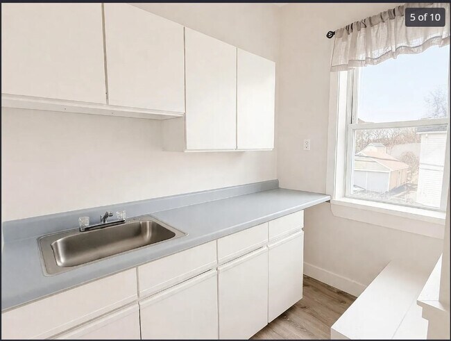 Building Photo - 11 Park St