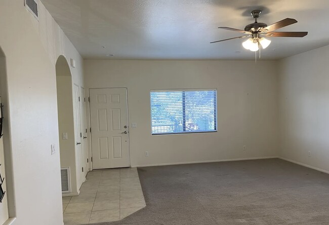 Building Photo - 4220 N Montezuma Ave