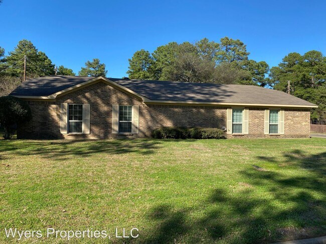 Building Photo - 2100 Oak Hollow St