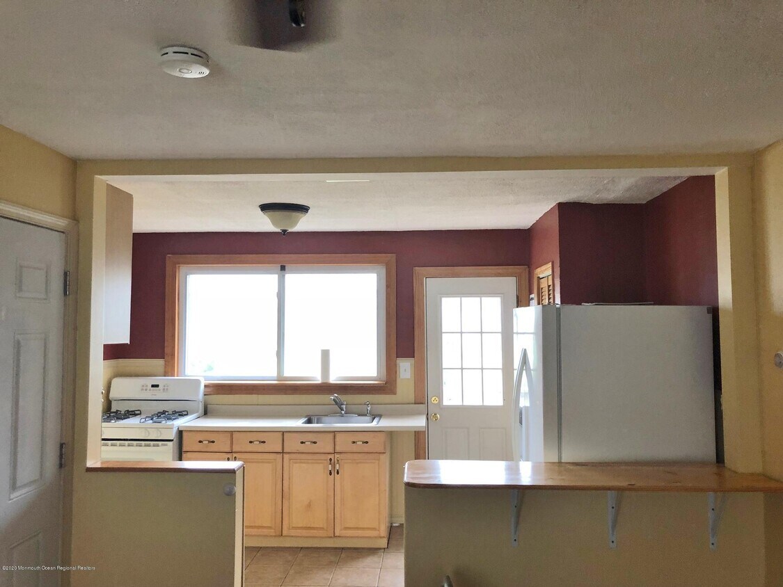 Foto principal - 706 1/2 Fletcher Lake Ave