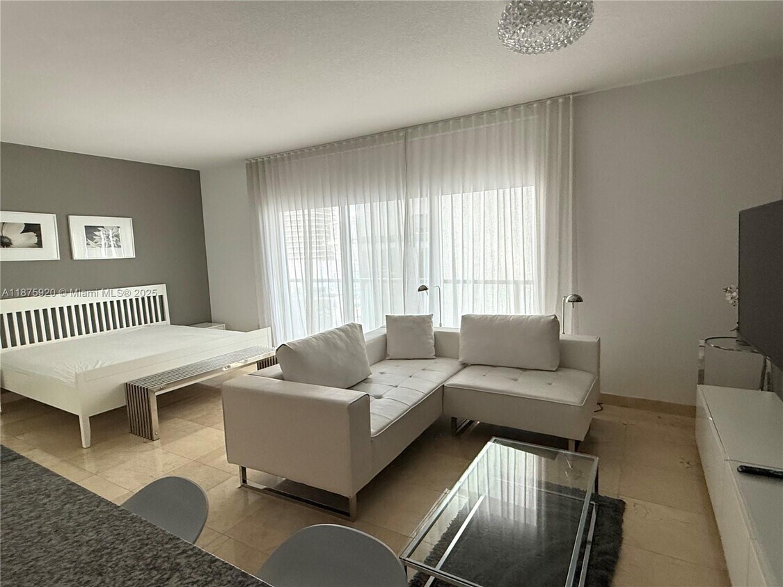 Primary Photo - 1050 Brickell Ave