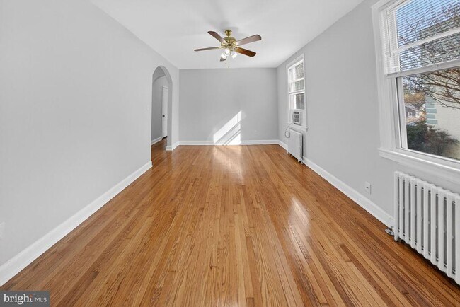 Foto del edificio - 4701 Ravenswood Rd
