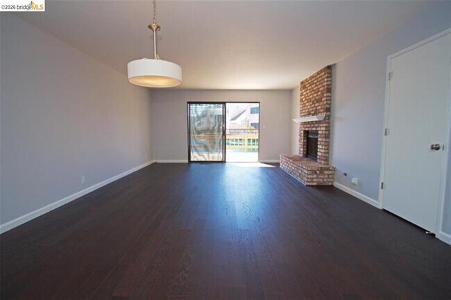 Foto del edificio - 2063 Sand Point Rd