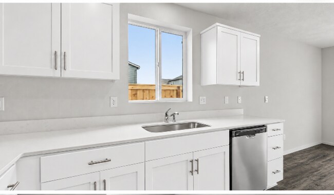 Foto del edificio - 4817 Thyme Ave NE