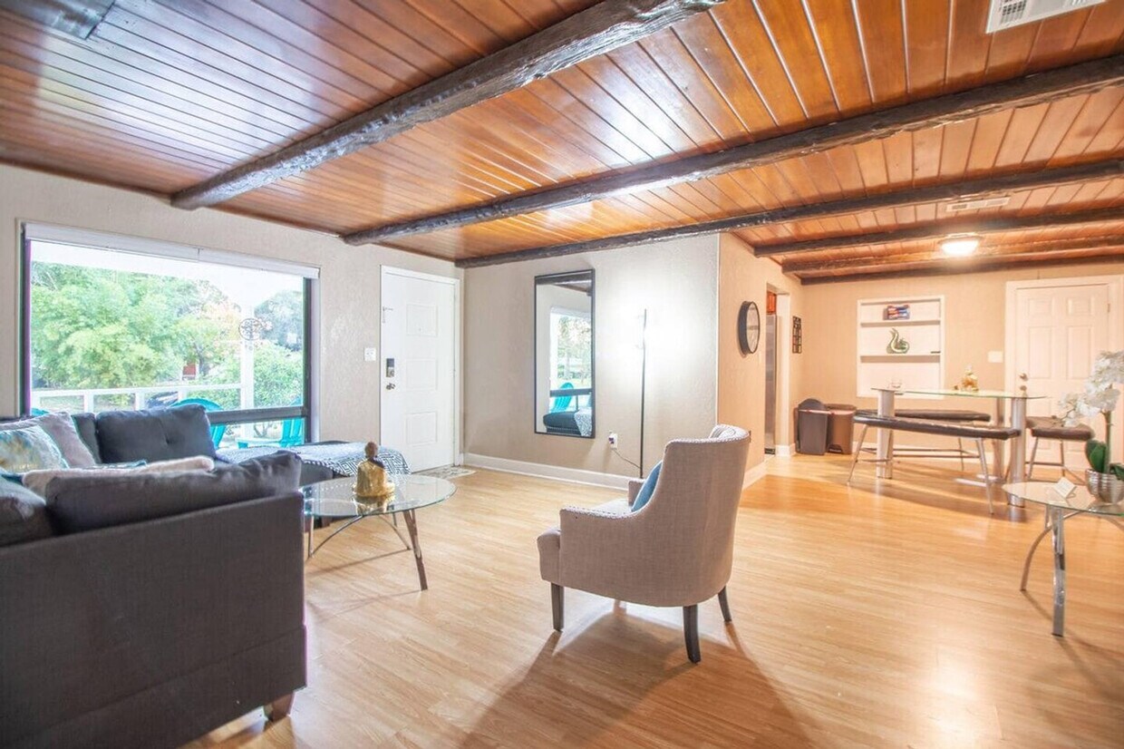 Foto principal - 1330 Catalpa Ln