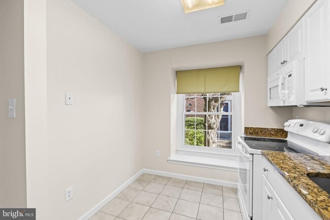 Foto del edificio - 786 N Vermont St