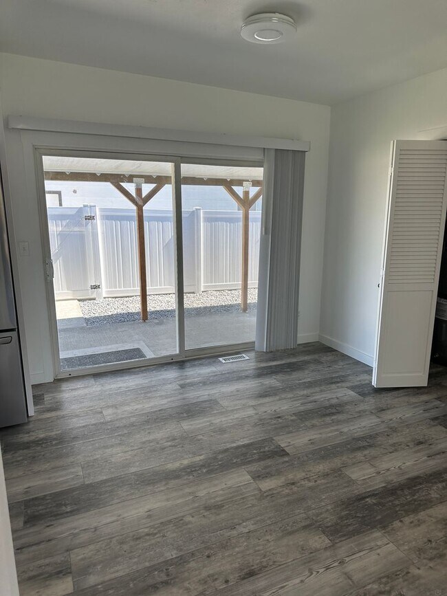 Foto del edificio - 803 N Vista Dr