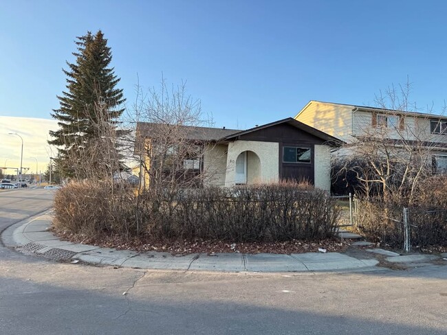 Building Photo - 80 Falsby Ct NE