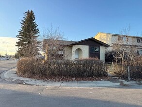 Building Photo - 80 Falsby Ct NE