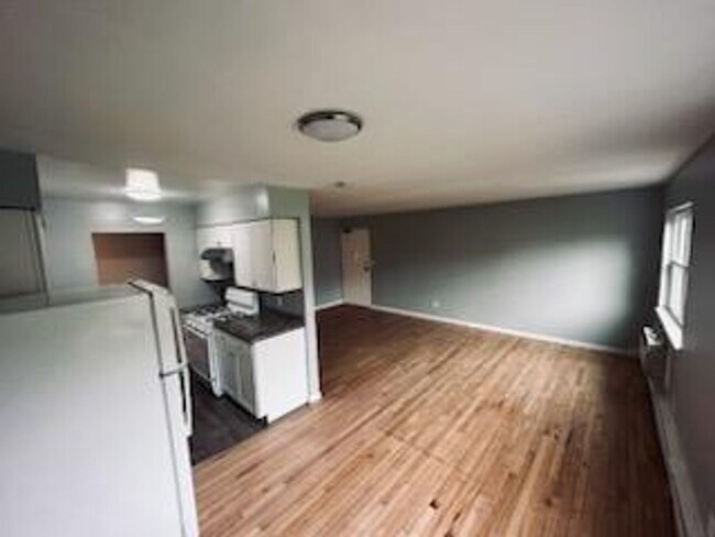 Building Photo - Newly renovated 1 bedroom 1 bath condomini...