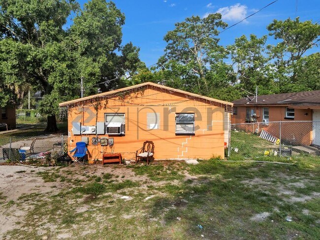 Building Photo - Unit A