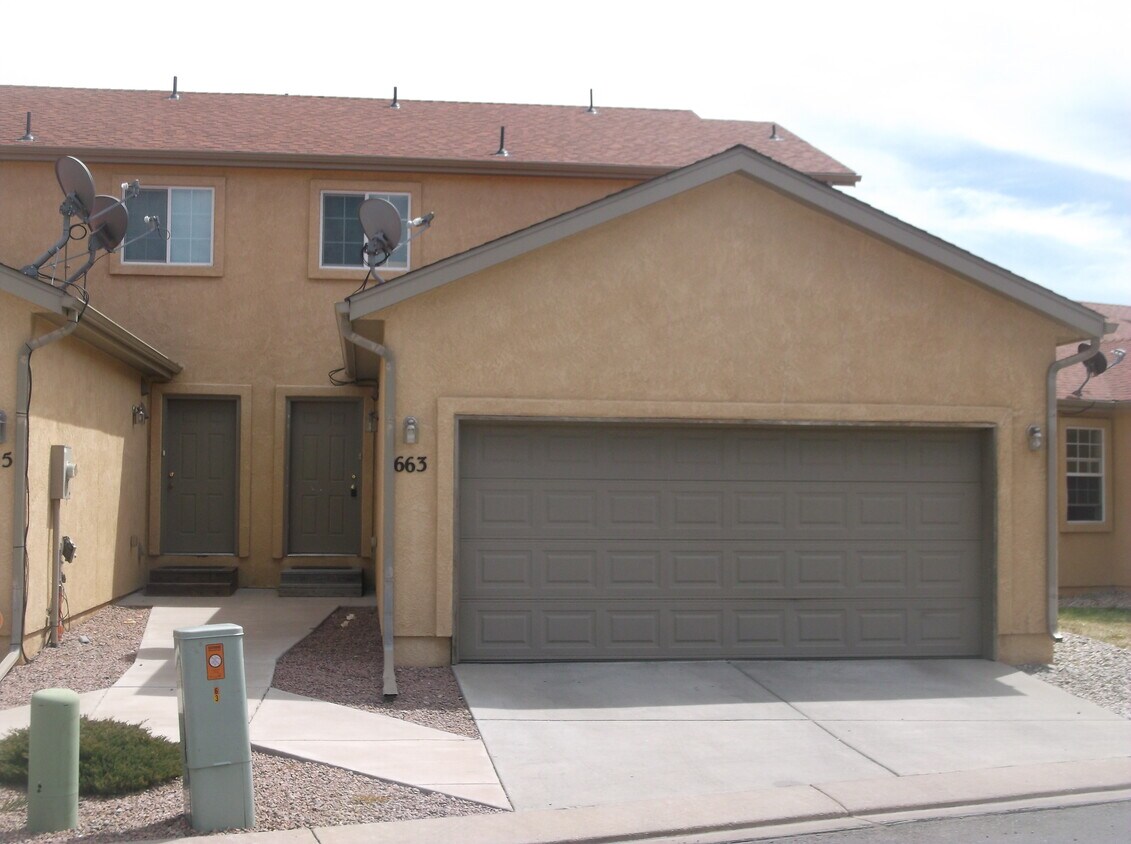 Primary Photo - Beautiful Condo in Colorado Springs