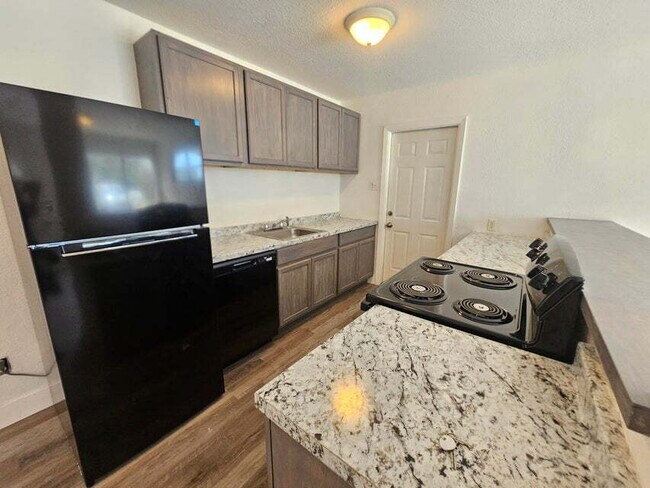 Foto del edificio - 1040 Hickory Ln