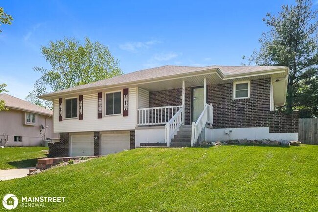 Building Photo - 1015 NE Deerbrook Terrace, Lees Summit, MO...