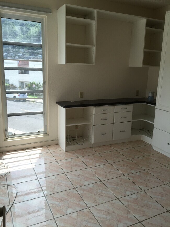 Building Photo - Manoa East - 2 bedroom - rarely available