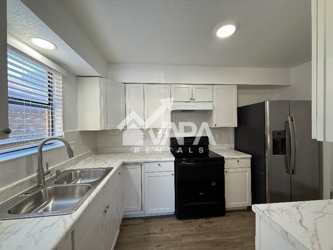 Building Photo - 5212 Vinecrest Cir