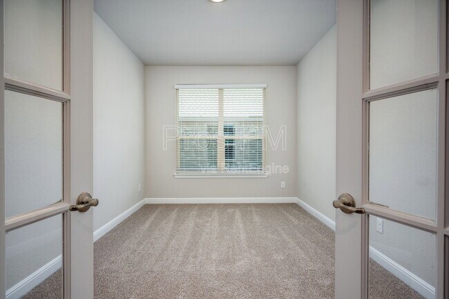Foto del edificio - 5231 Meadow Ln