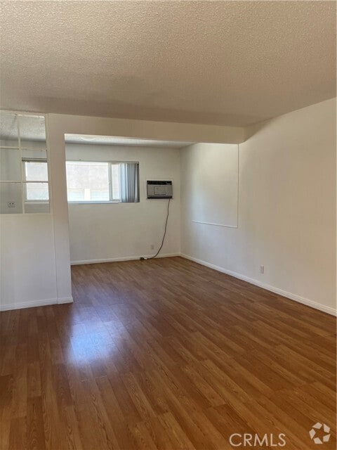 Building Photo - 4936 Hazeltine Ave