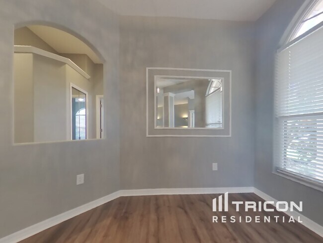 Building Photo - 10259 Silverado Cir