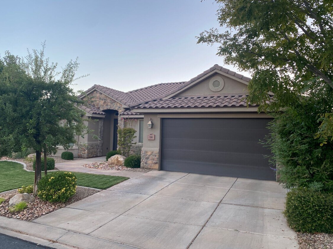 Primary Photo - Recently Updated home in quite neighborhoo...