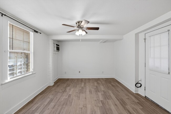 Foto del edificio - One Bedroom Unit in Heart of Uptown