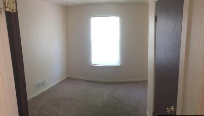 Foto del edificio - 2104 W. Highland Blvd - 3 Bedroom Townhouse