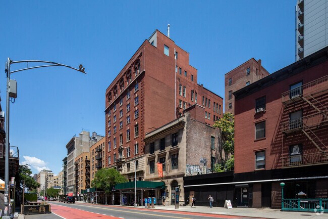 Foto del edificio - 213-219 W 23rd St