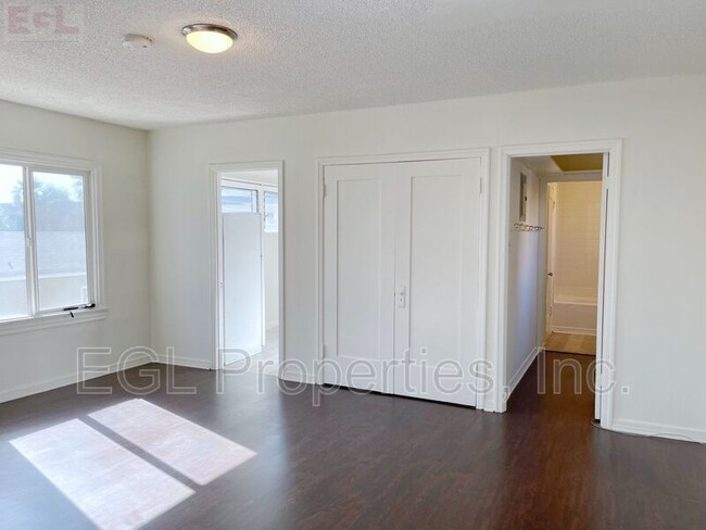 Building Photo - 119 W Lomita Ave