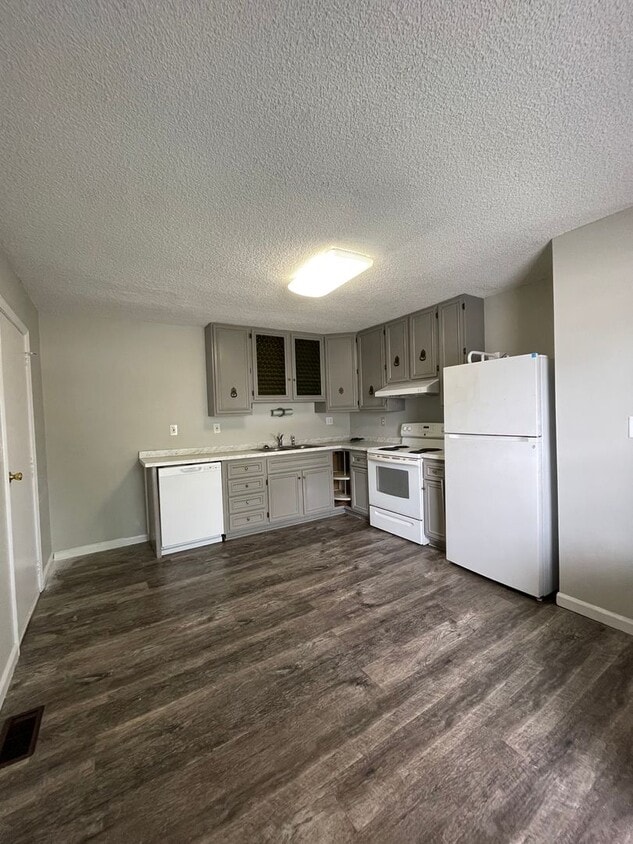 4-Bedroom Home on the South Side - Available In May - 4-Bedroom Home on the South Side - Available In May