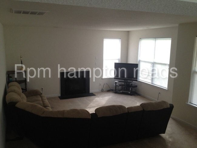 Building Photo - 3209 Greenwood Dr