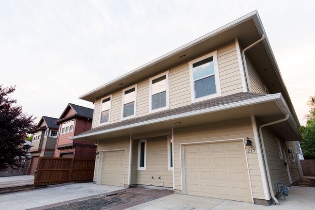 Foto del edificio - 223 NW 12th St