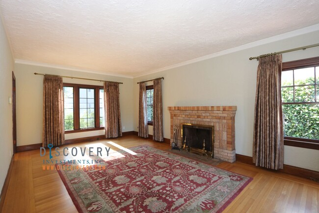 Building Photo - Magnificent Three Bedroom Estudillo Estate...